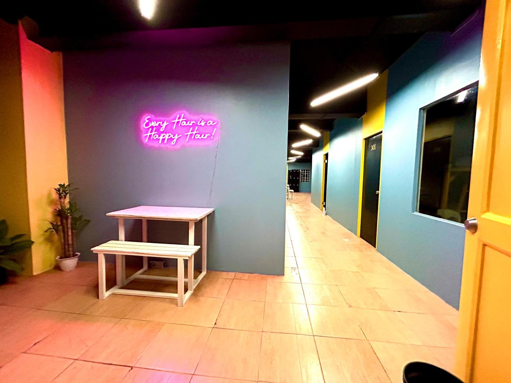 Cheese Hostel Manila Makati City Exteriér fotografie