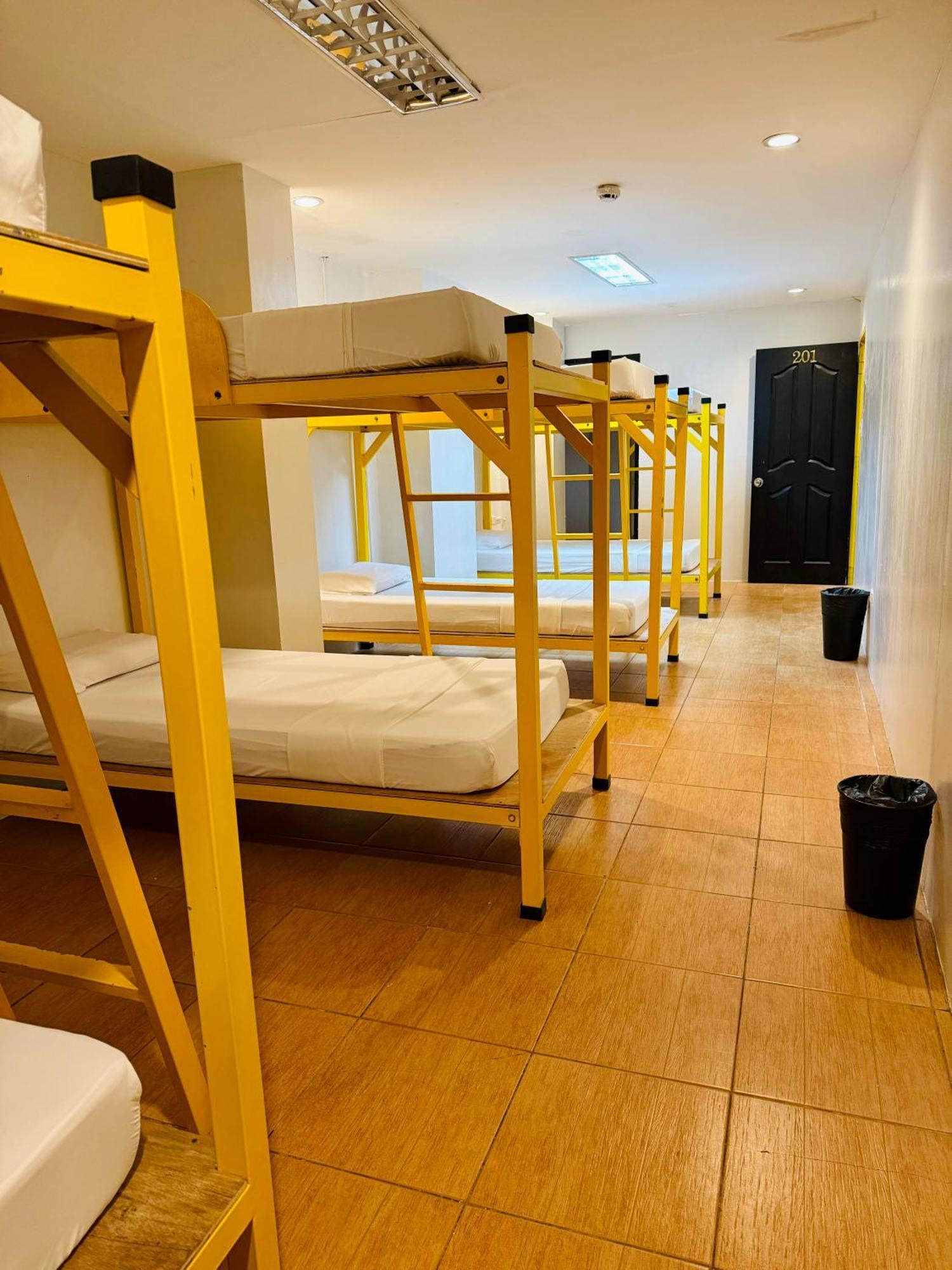 Cheese Hostel Manila Makati City Exteriér fotografie